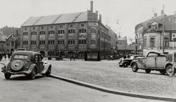 Ceval dyrehospital. Trafikken i sentrum. Juli 1946