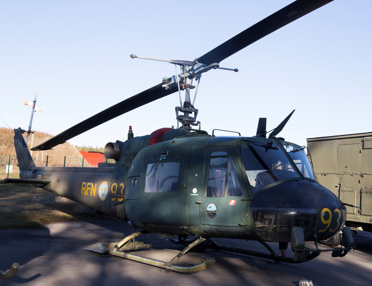 Helikopter, HKP 3C 
Augusta Bell 204B

Motor: Bristol H 1200 Mk 610, TM 2B. 
Märkning: På nosen kodsiffra 93. På bakkroppen kodsiffra 93, kronmärke samt RFN.
