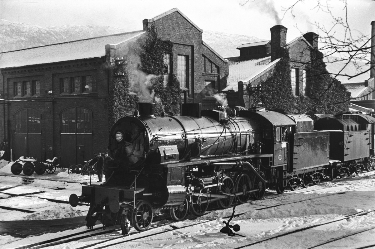 Damplokomotiv type 31b nr. 431 ved Kronstad verksted. Lokomotivet er nyrevidert.