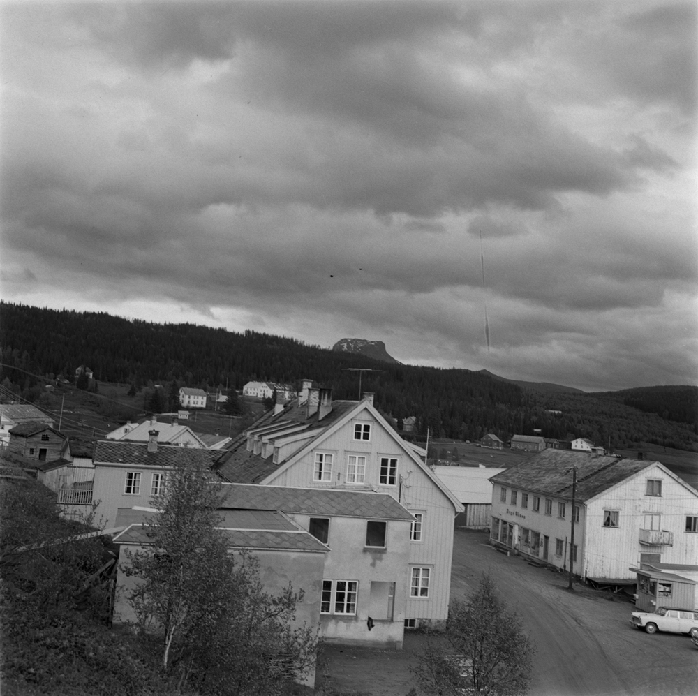 Hattfjelldal. Bebyggelse sentrum.I forbindelse med Hattfjelldal Kommunes 100 års jubileum sommeren 1962.