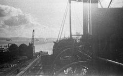 Utsikt over Halifax skipsverft. Suderøy i tørrdokk før avgan