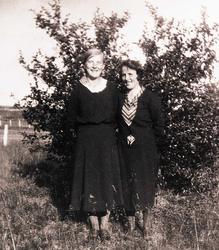 Aline Strige og Johanna Gallavara ca 1950-tallet.