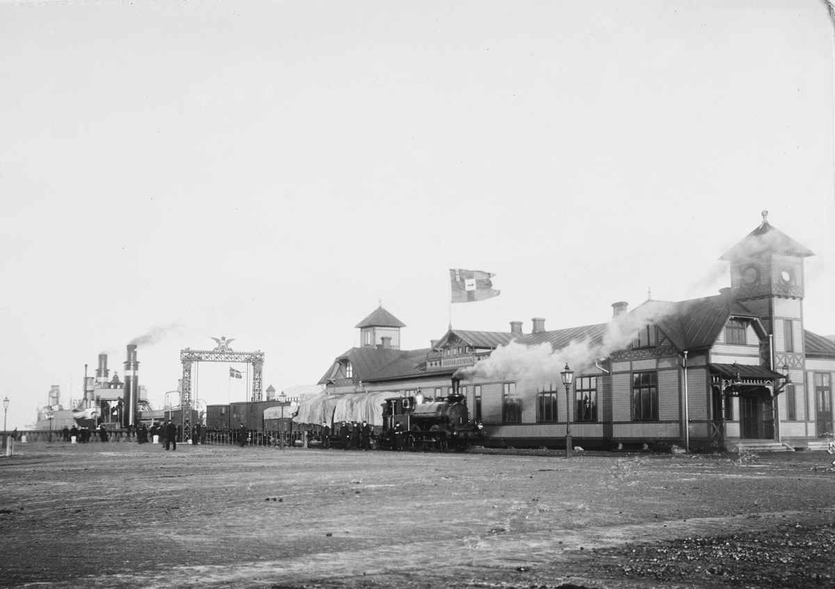Statens Järnvägar, SJ Lok 165. Malmö ångfärjestation, DSB:s färja KJØBENHAVN byggt 1895 på Burmeister & Wain.