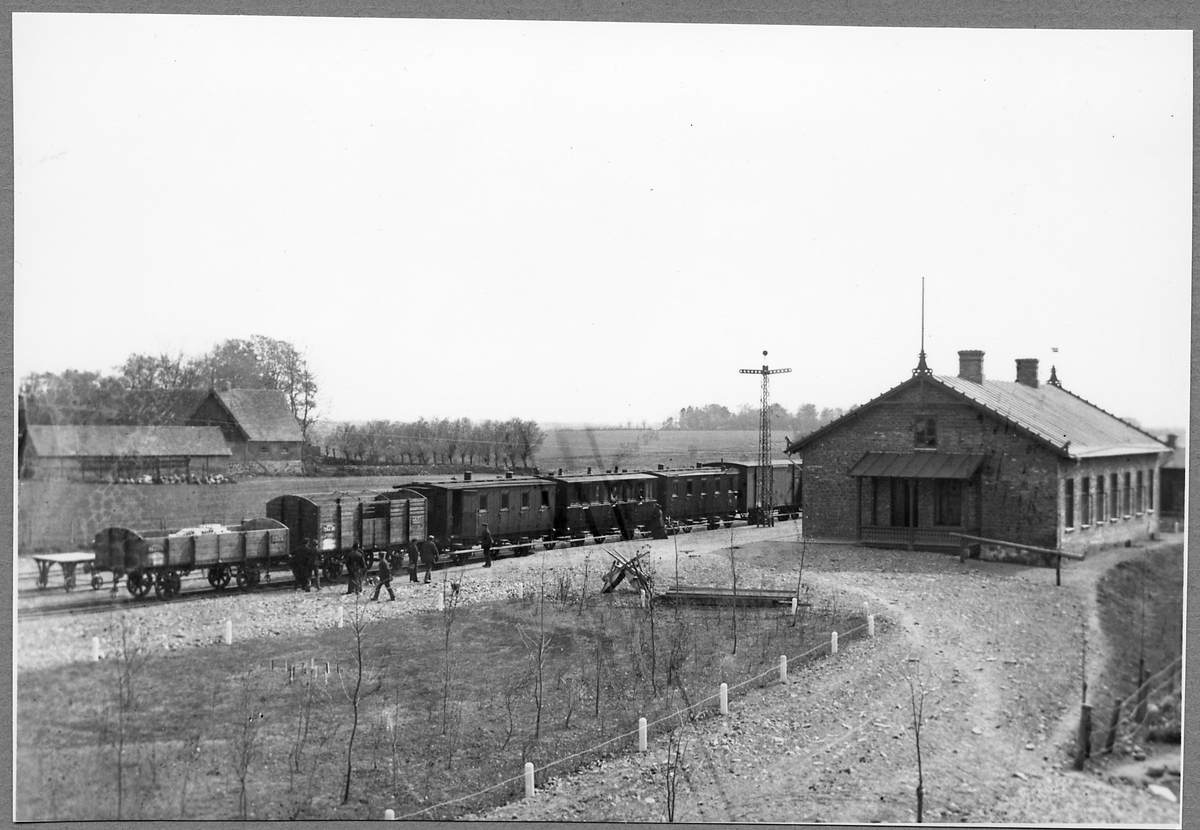 Tågsätt vid Borrby station.