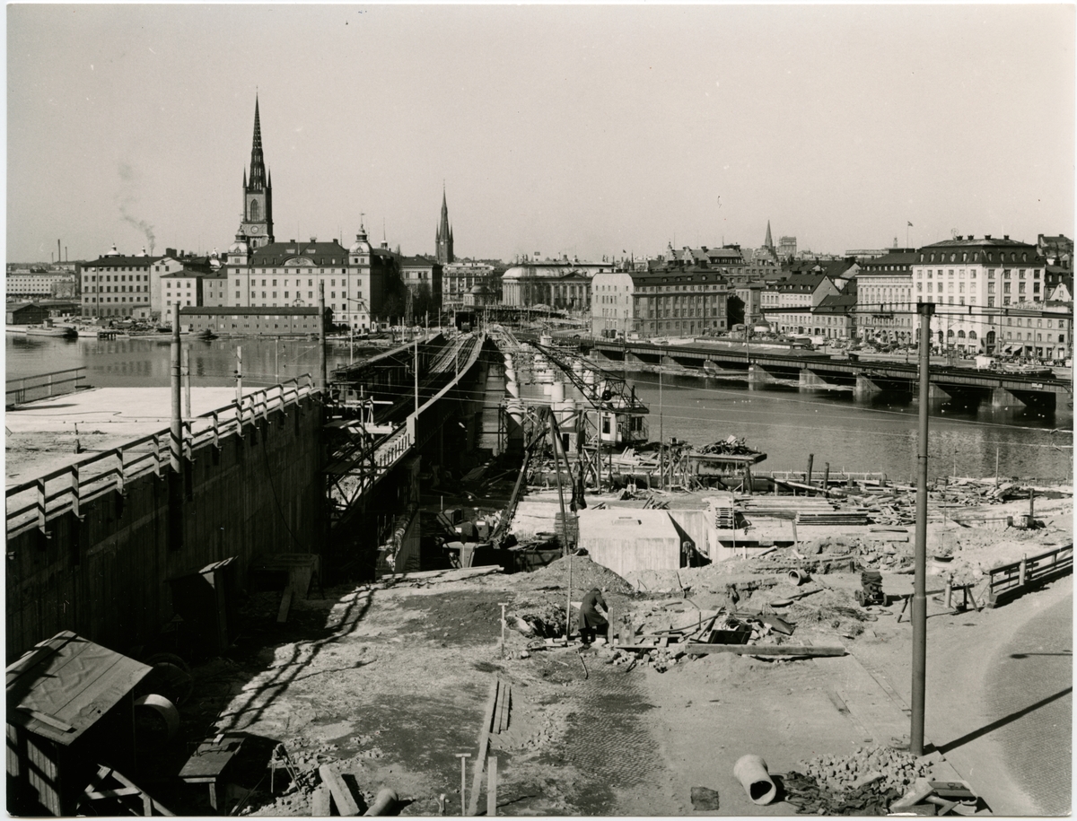 Bro- och spårarbeten på linjen mellan Stockholm C och Stockholm S.