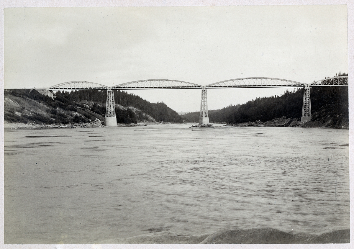 Järnvägsbro över Indalsälven vid Ragunda.
