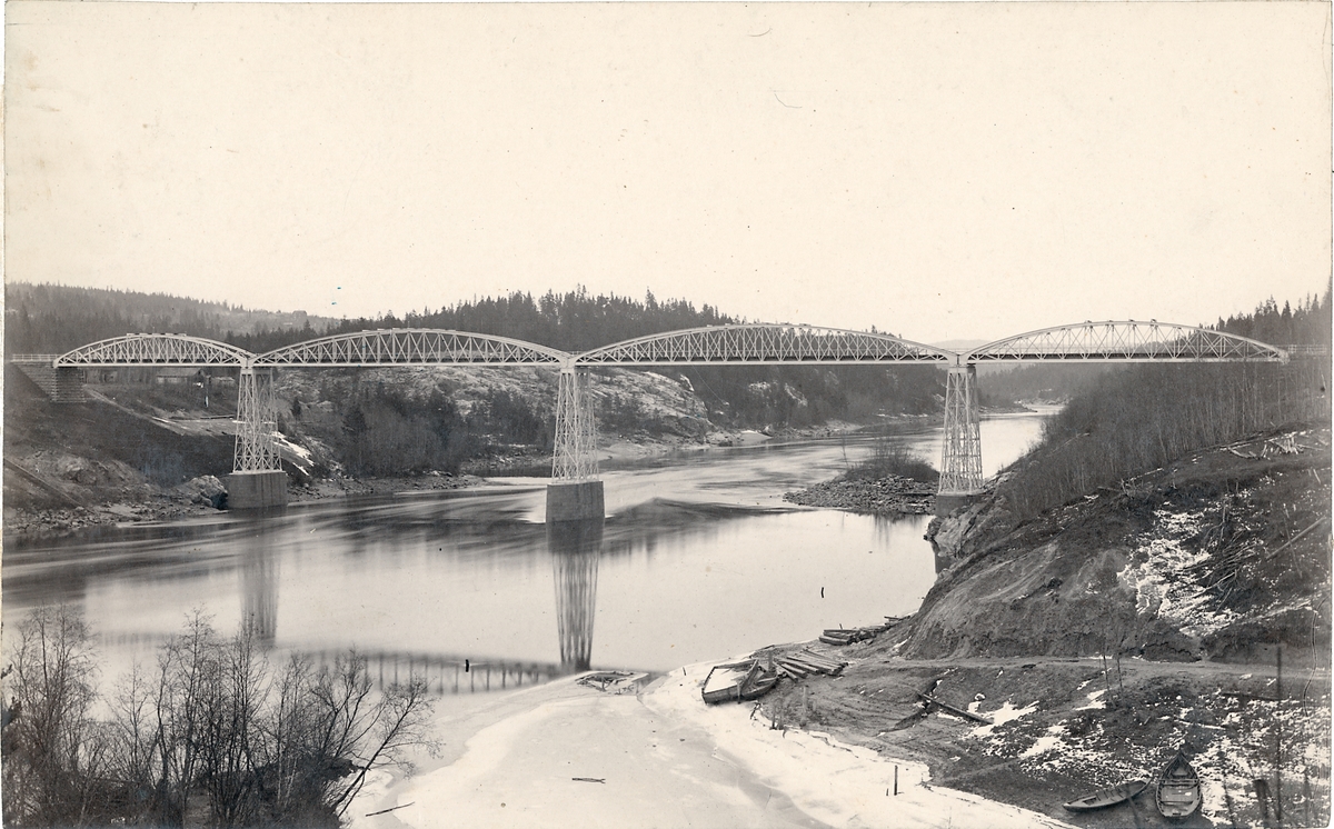 Järnvägsbro över Indalsälven vid Ragunda.