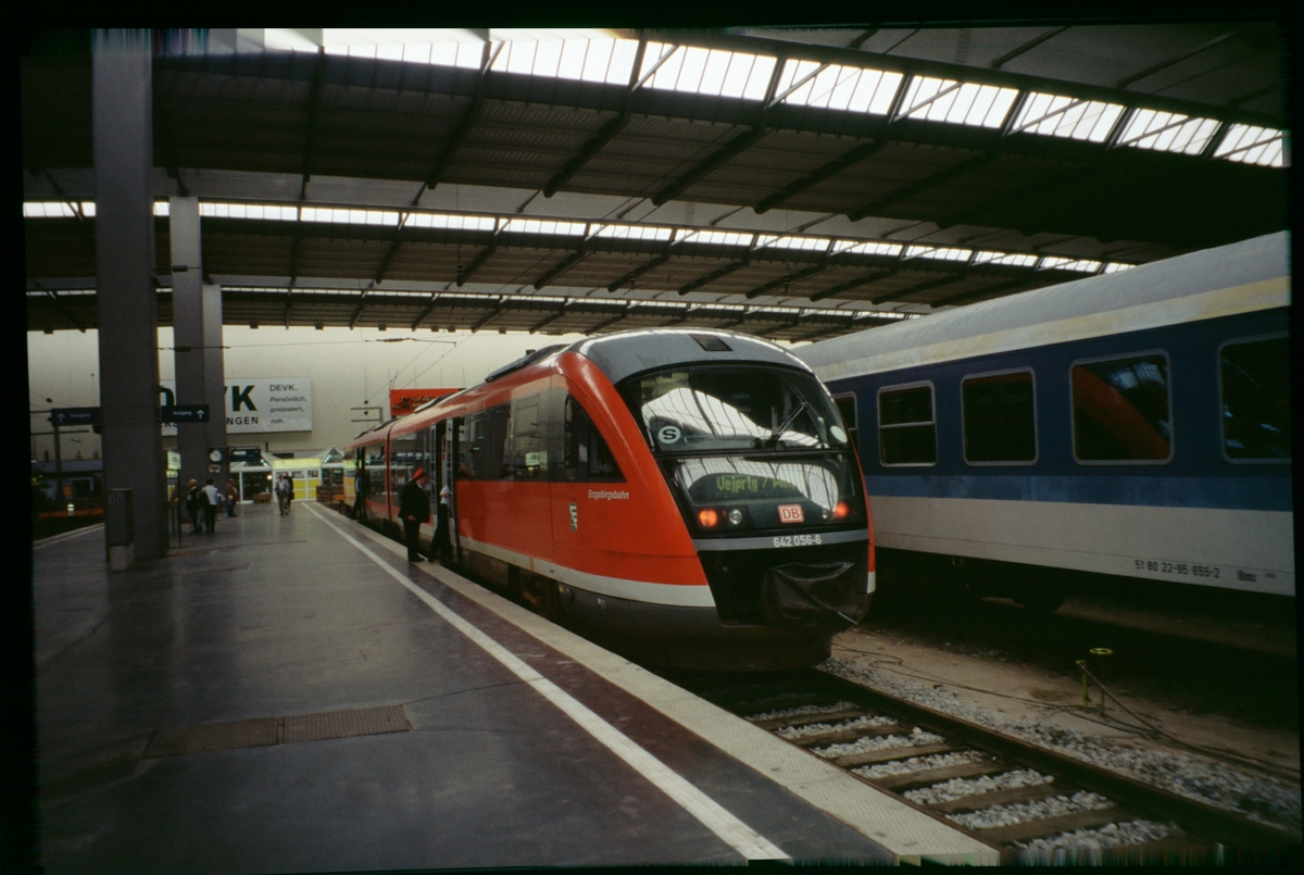Deutsche Bahn Aktiengesellschaft, DB 642 056-6 vid Leipzig station, Tyskland.