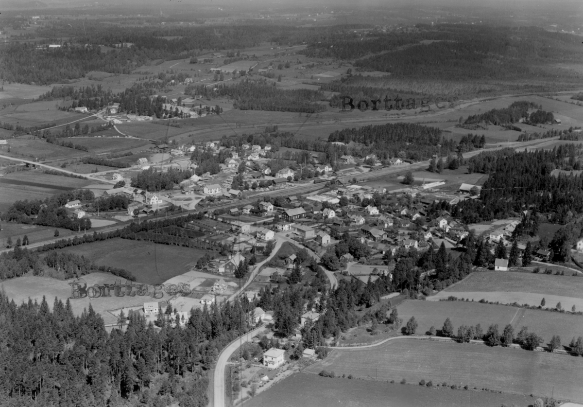Flygfoto över Frinnaryd i Aneby kommun. Nr L 835.