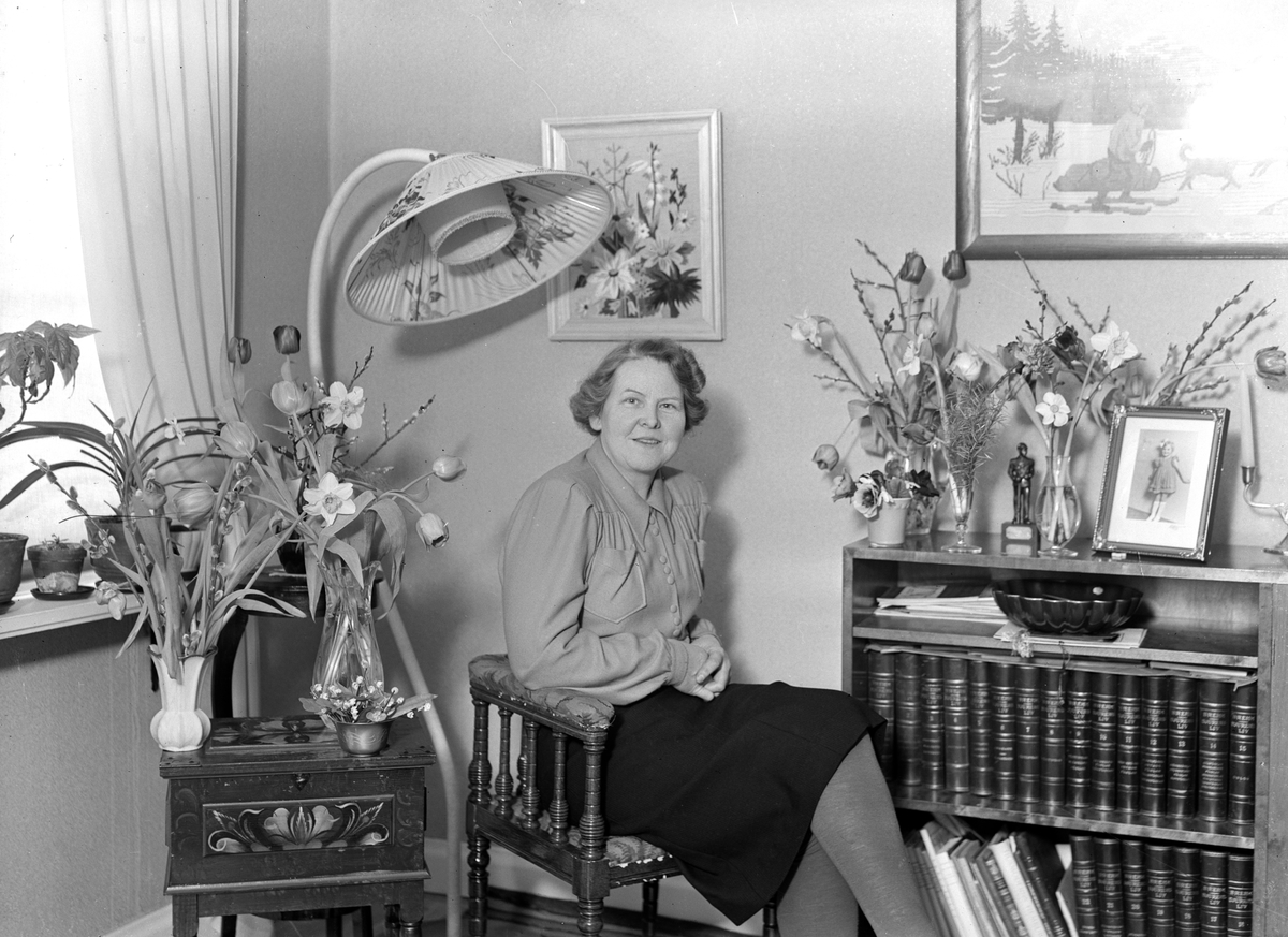 Fru Hillbom, 50 år. Foto mars 1945.