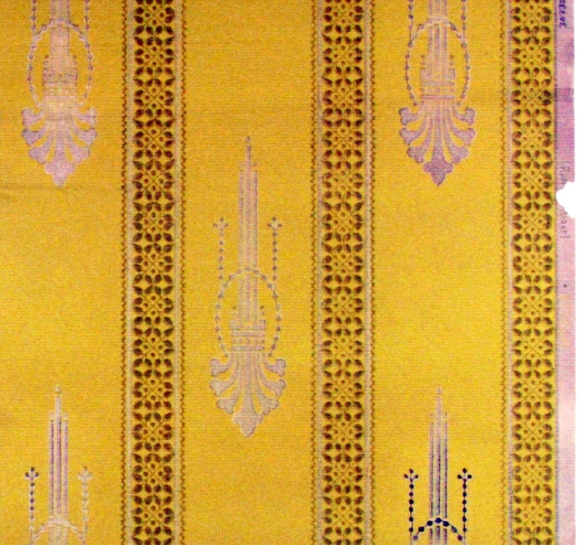 Randmönster med franska liljan/girlang i diagonalupprepning. Tryck i guld samt i två senapsgula nyanser.
