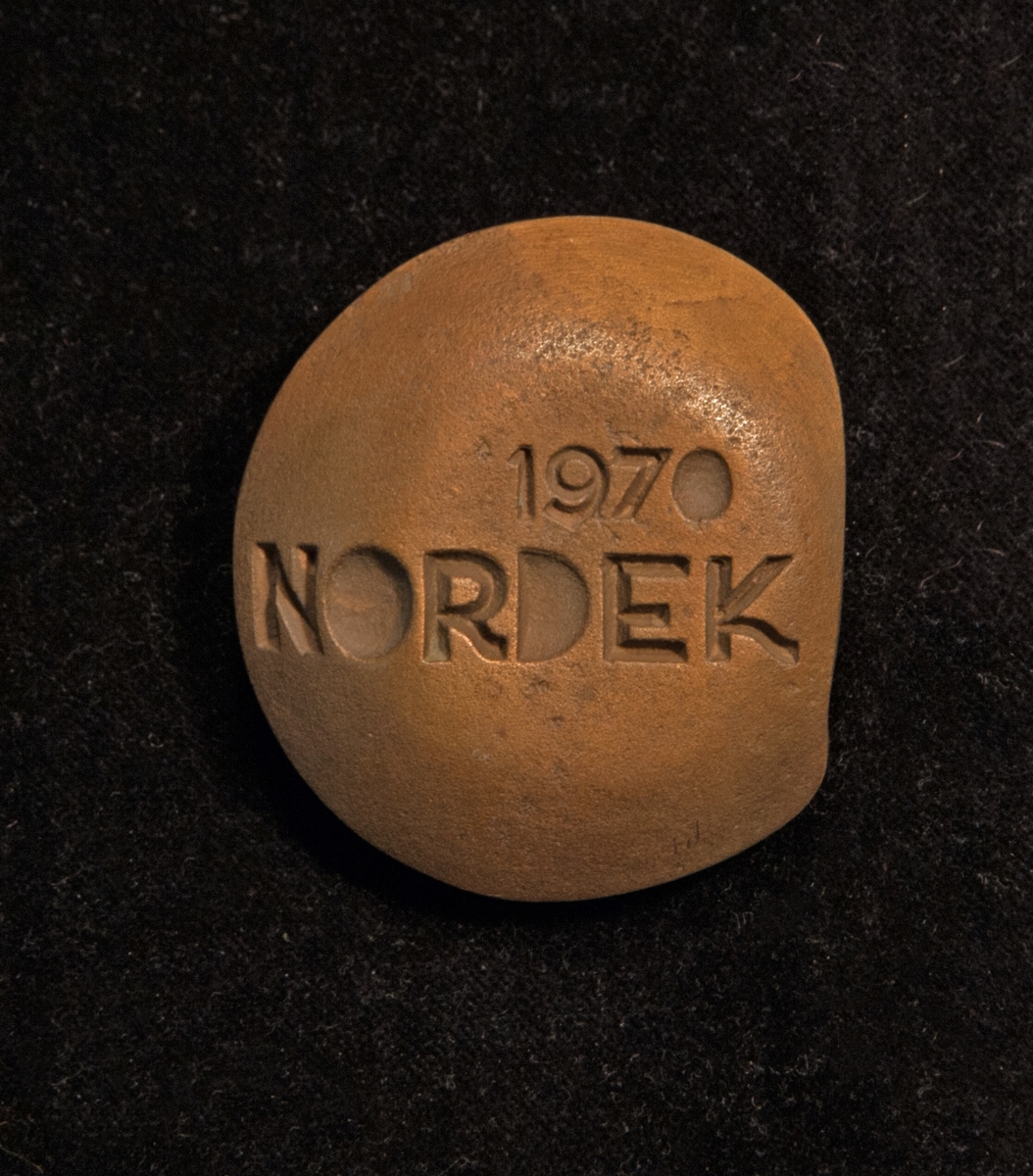 Relief av brons, "Nordek 1970".