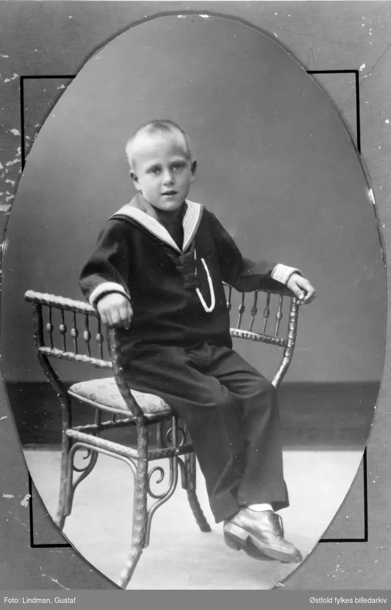 Portrett av Hans Kristian Jørgensen som barn, ca. 1931-32. Hans F. 1925 D.1993. Bosatt i Son, flytta seinere til Moss.