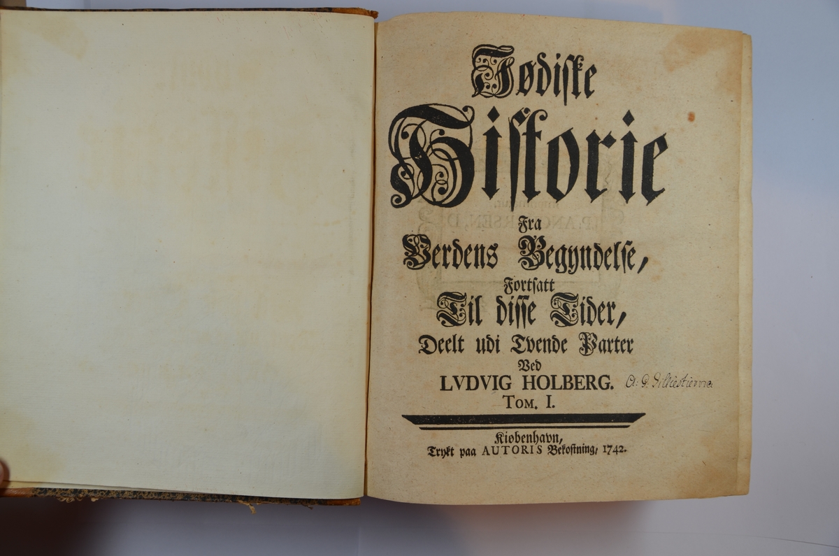 Ludvig Holbergs "Jødiske histore fra verdens begynnelse..", trykt i København 1742. 736s.