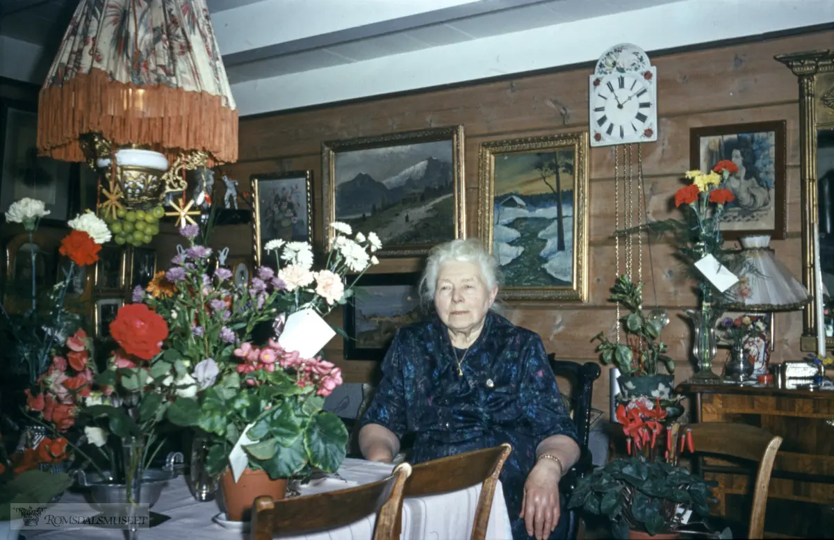 oktober 1968..Mali Haukebø sin 85 års dag.(Se Romsdalsmuseets årbøk 1992)