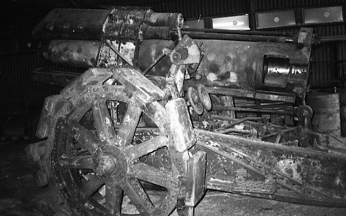 Haubits m/1917. 21 cm, före renovering. Hjul och lavett.