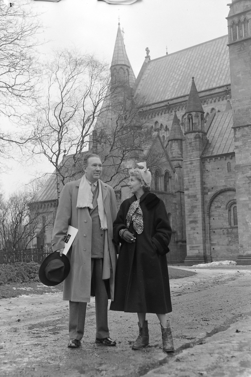 Journalist Milton McCay og hustru Dorothy Cameron Disney besøker Trondheim