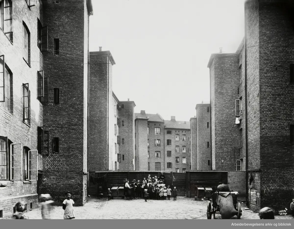"Gråbeingårdene" på Tøyen. 1920 - 1929