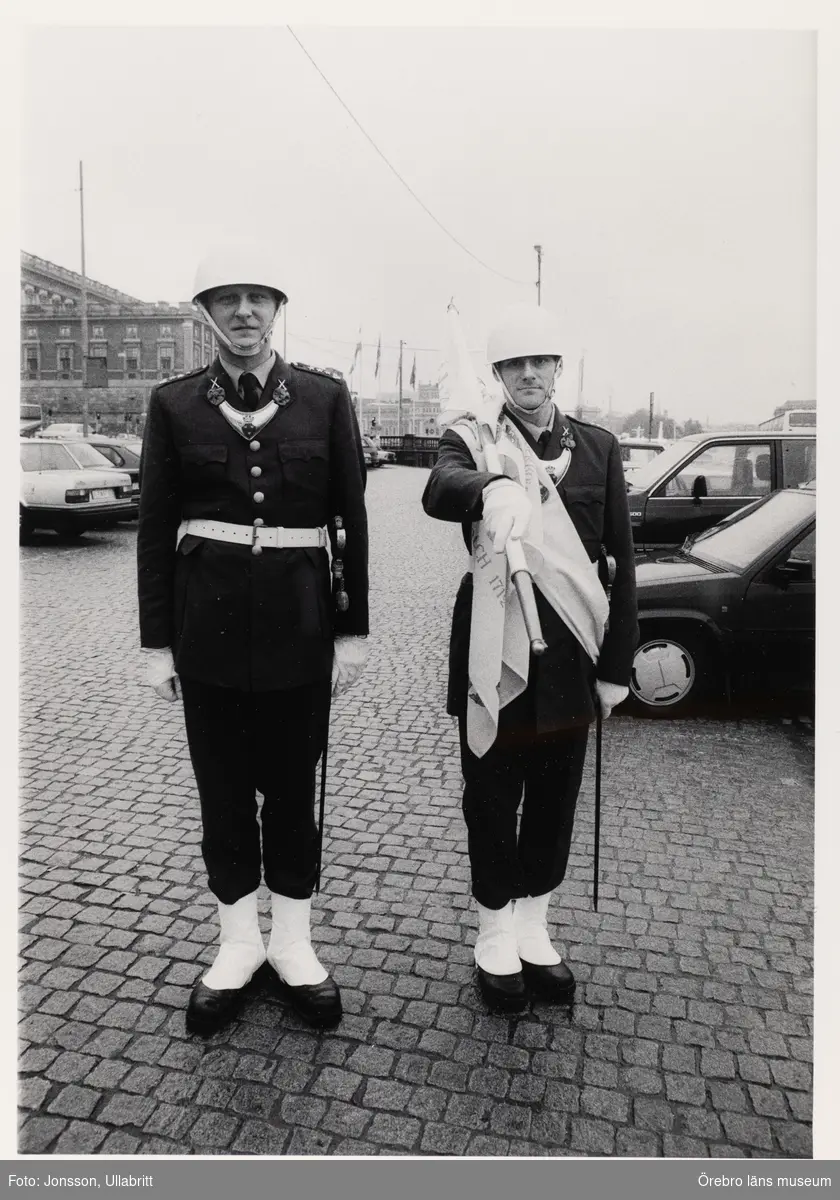 År 1992 skulle tre infanteriregementen i Sverige lägga ner sin grundutbildning av värnpliktiga. I3 var ett av de drabbade. I december 1991 upphörde den mesta utbildningen. Endast depåkompaniet fortsätter sin utbildning av värnpliktiga år 1992 ut.
1991 fick fotograf Ulla-Britt Jonsson uppdraget att utföra en fotografisk dokumentation av verksamheten på regementet.
Dokumentationen finns i boken ”Verksamheten på regementet i3 Örebro år 1991” ISBN 91-630-1059-3
