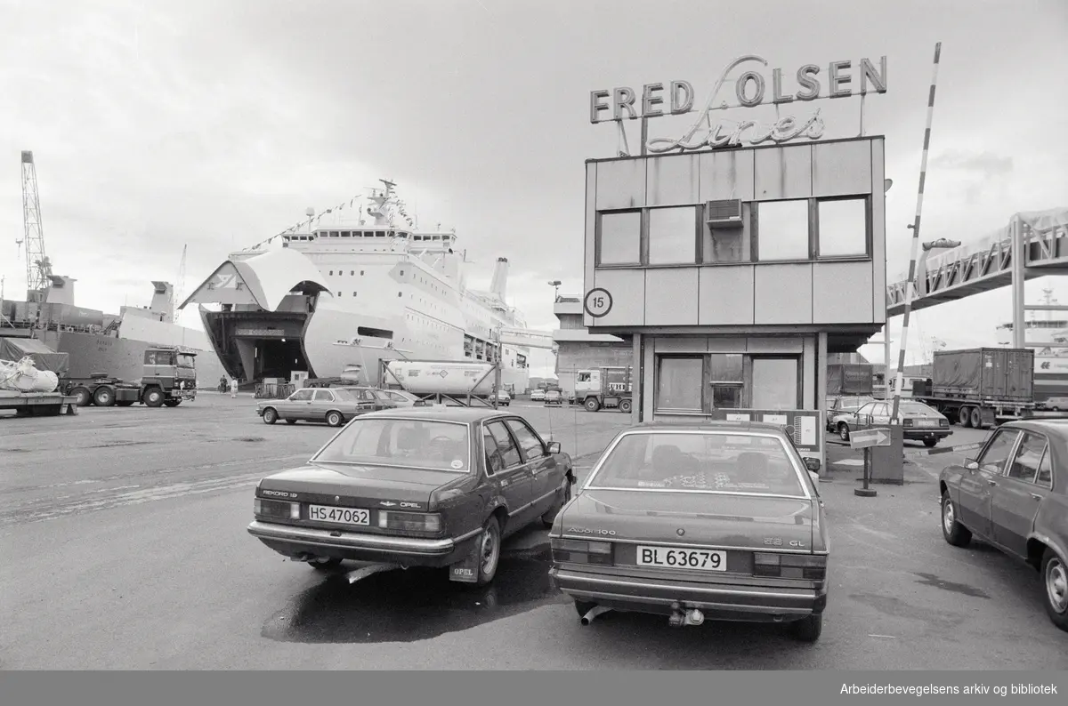 Havna. Fred Olsen-terminalen. 6. september 1985