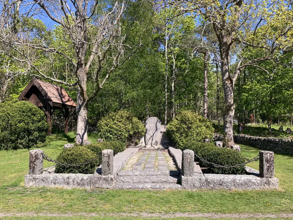 Sjømannsmonumentet tegnet av kunstneren Sverre Johnsen.