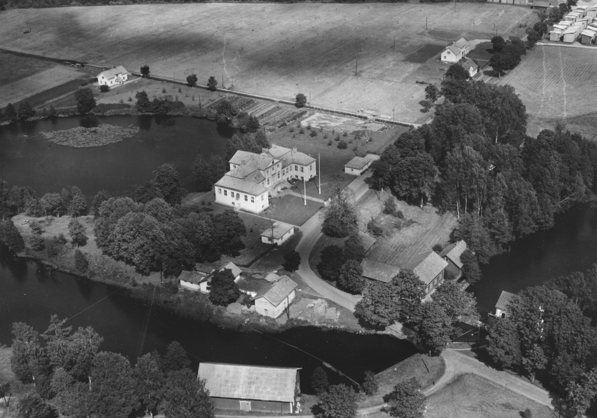 Flygfoto över Hörle herrgård i Värnamo kommun, Jönköpings län. Nr 234/1956