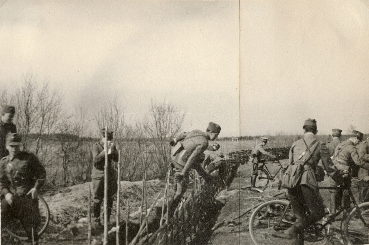 Text i fotoalbum: "AIHS fältövningar i Norrtälje 26-30 april 1938."