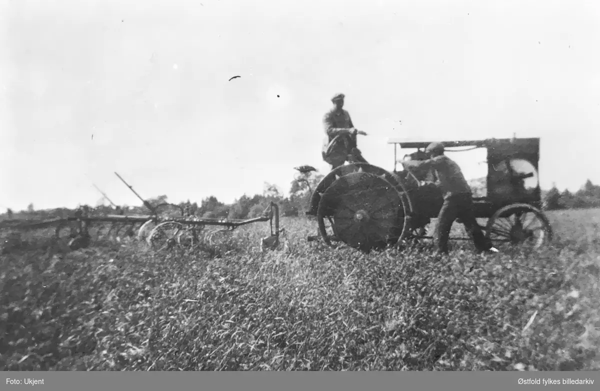 Første traktor på Huseby i Eidsberg. Hercules 1917.