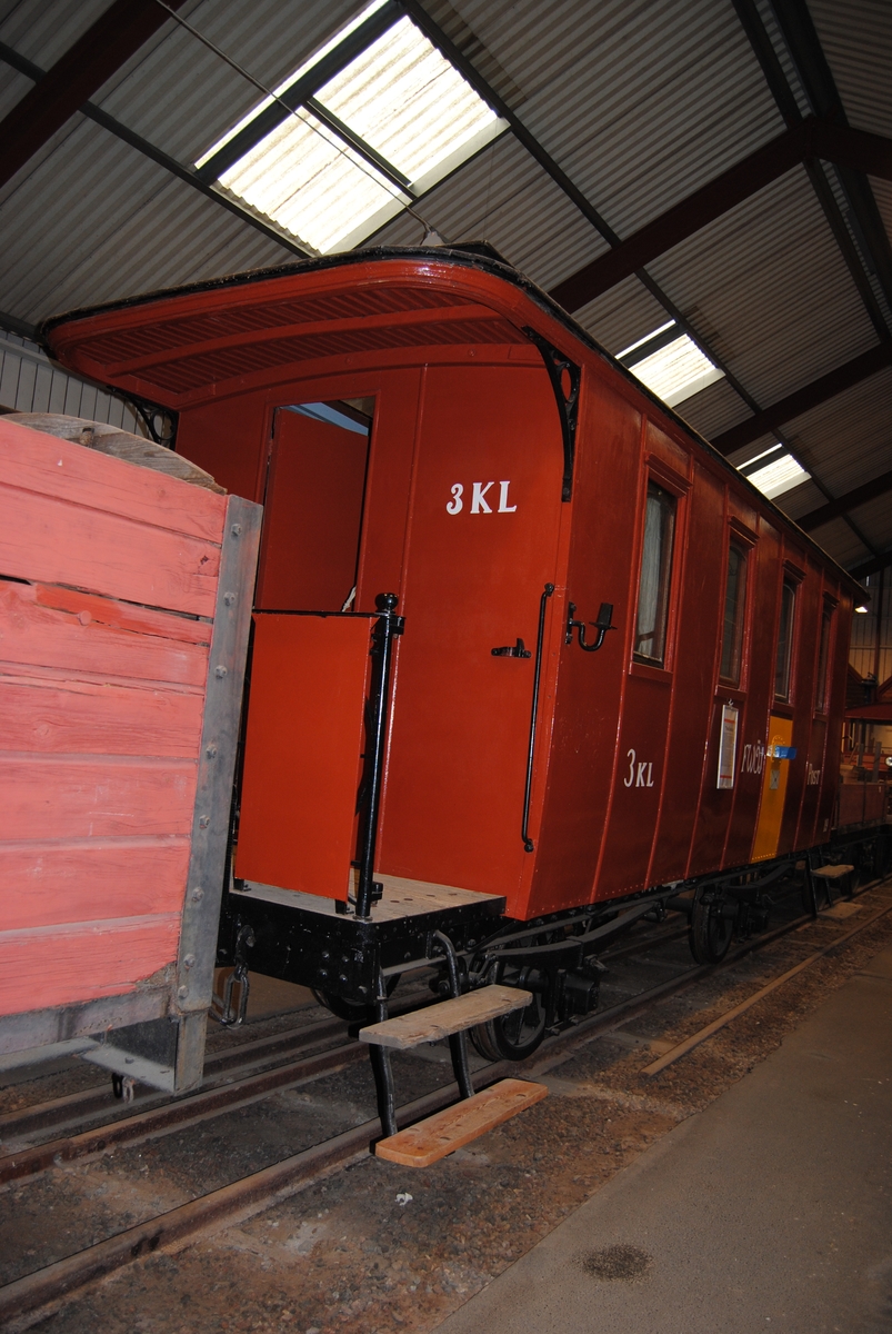 Person- och postvagn - Järnvägsmuseet / DigitaltMuseum
