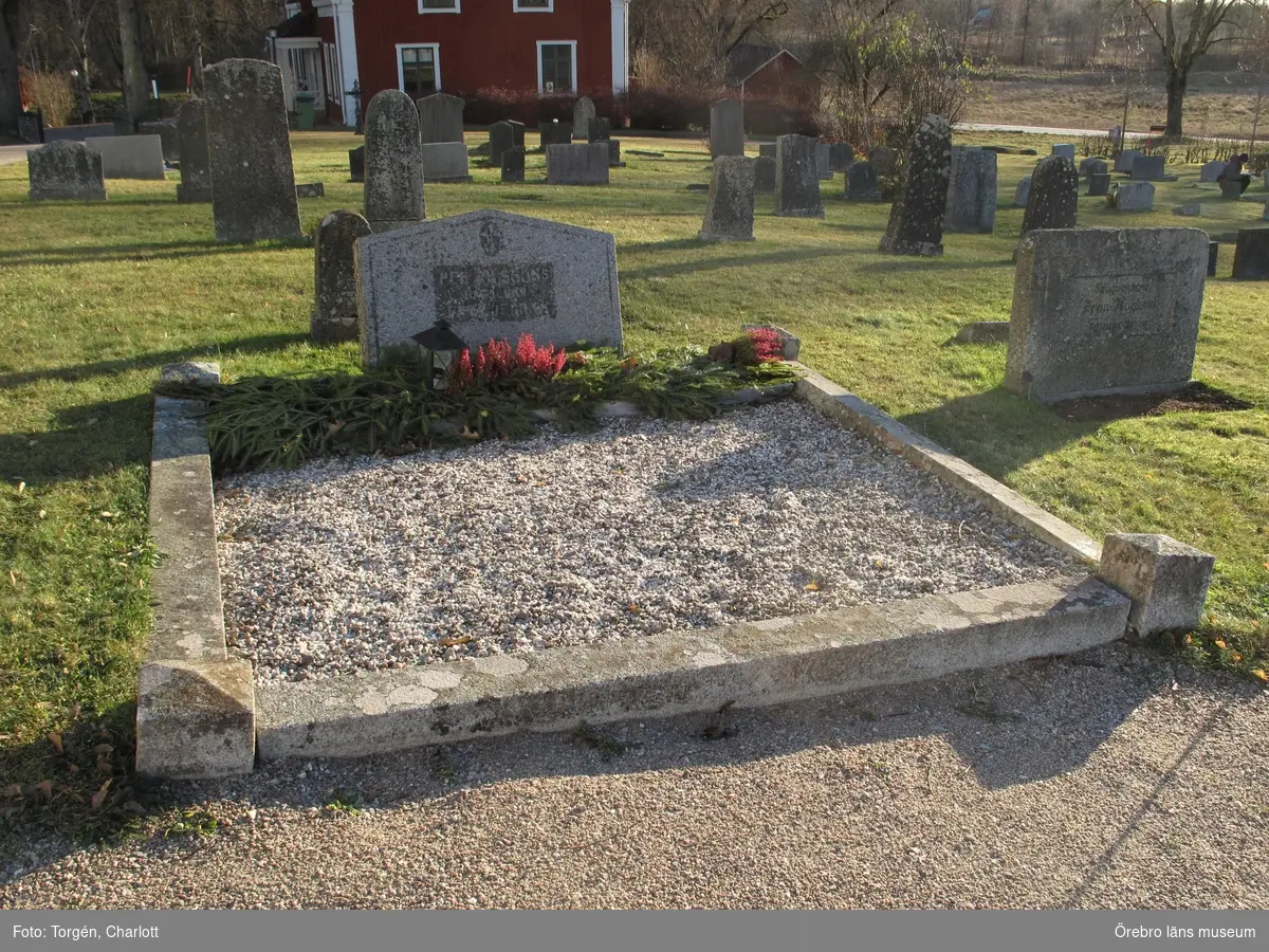 Vintrosa kyrkogård Inventering av kulturhistoriskt värdefulla gravvårdar 2013, Kvarter Sydöstra, fam. 1-20.
