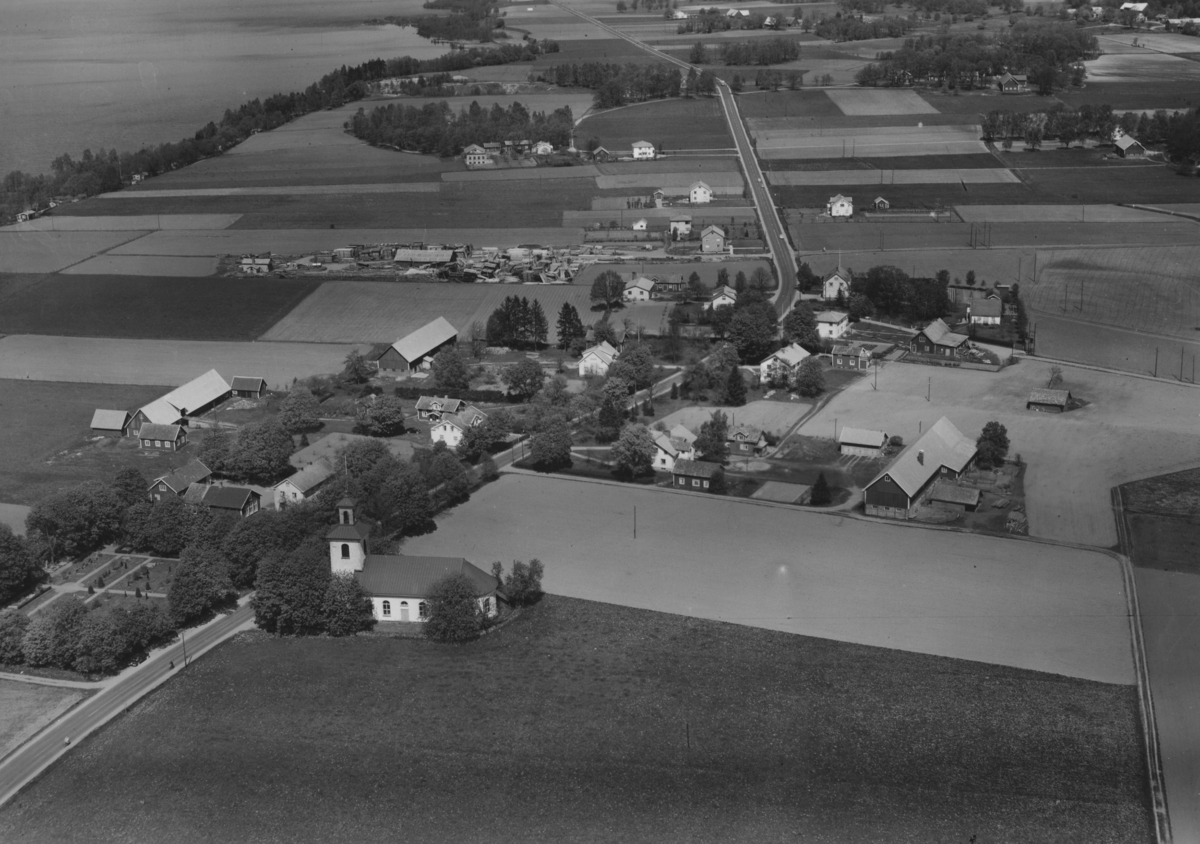 Flygfoto över Tånnö i Värnamo Kommun, Jönköpings län. Nr: 319/1957