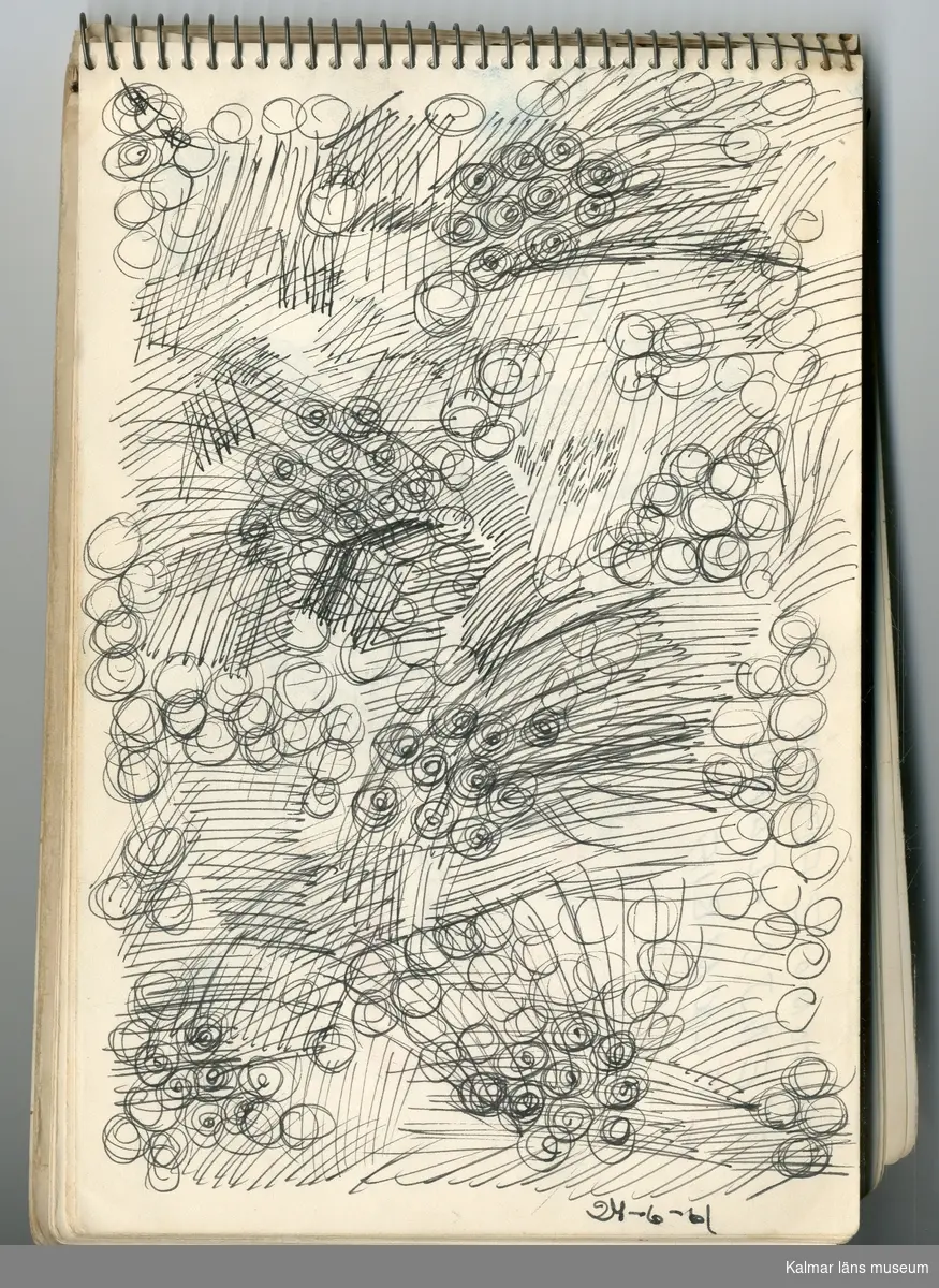 KLM 46157:480. Skissblock, papper, färg. Skissblock med vita papperssidor. Innehåller anteckningar och skisser, gjorda av Raine Navin.