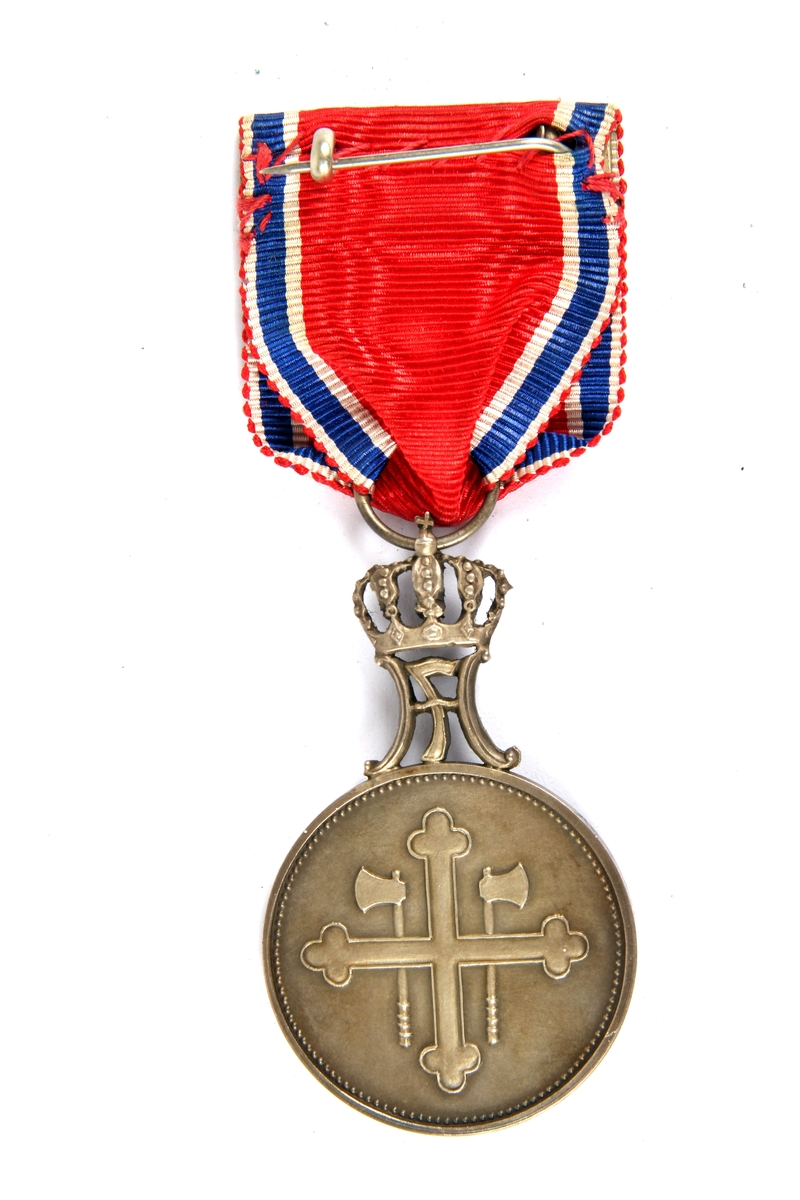 St. Olavs Medaljen med Ekegren tildelt Sverre K. Andersen 5. August 1944, for personlig innsats for Norge under andre verdenskrig.