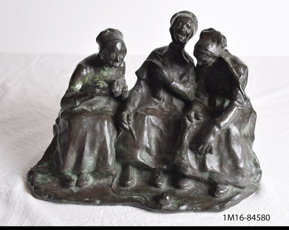 Skulptur med titeln "En rolig historia". Gjuten i brons. Signerad Ag. de F. P.L. 1905.