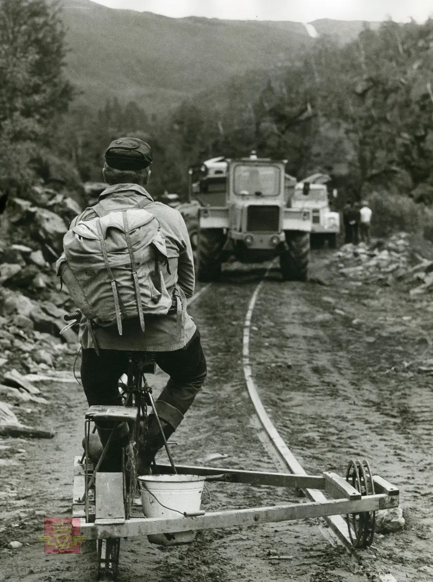 Bilde fra Sulitjelma under ombygging av jernbane til veg ca 1972.