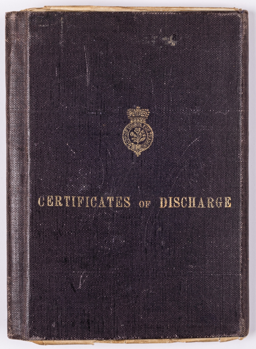 Sjömansbok för sjömannen Gustaf Bernhard Lundström. I svarta vaxdukspärmar med påtryckt text: "CERTIFICATES OF DISCHARGE" är insatt certifikat huvudsakligen från hamnar i Australien.