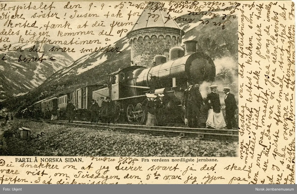 Damplokomotiv type 19a med persontog på Rombak stasjon på Ofotbanen.