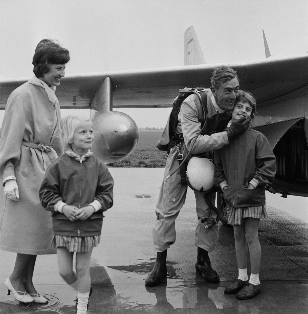 Ärnaflygare hemma efter 900 milafärden, Uppsala 1960