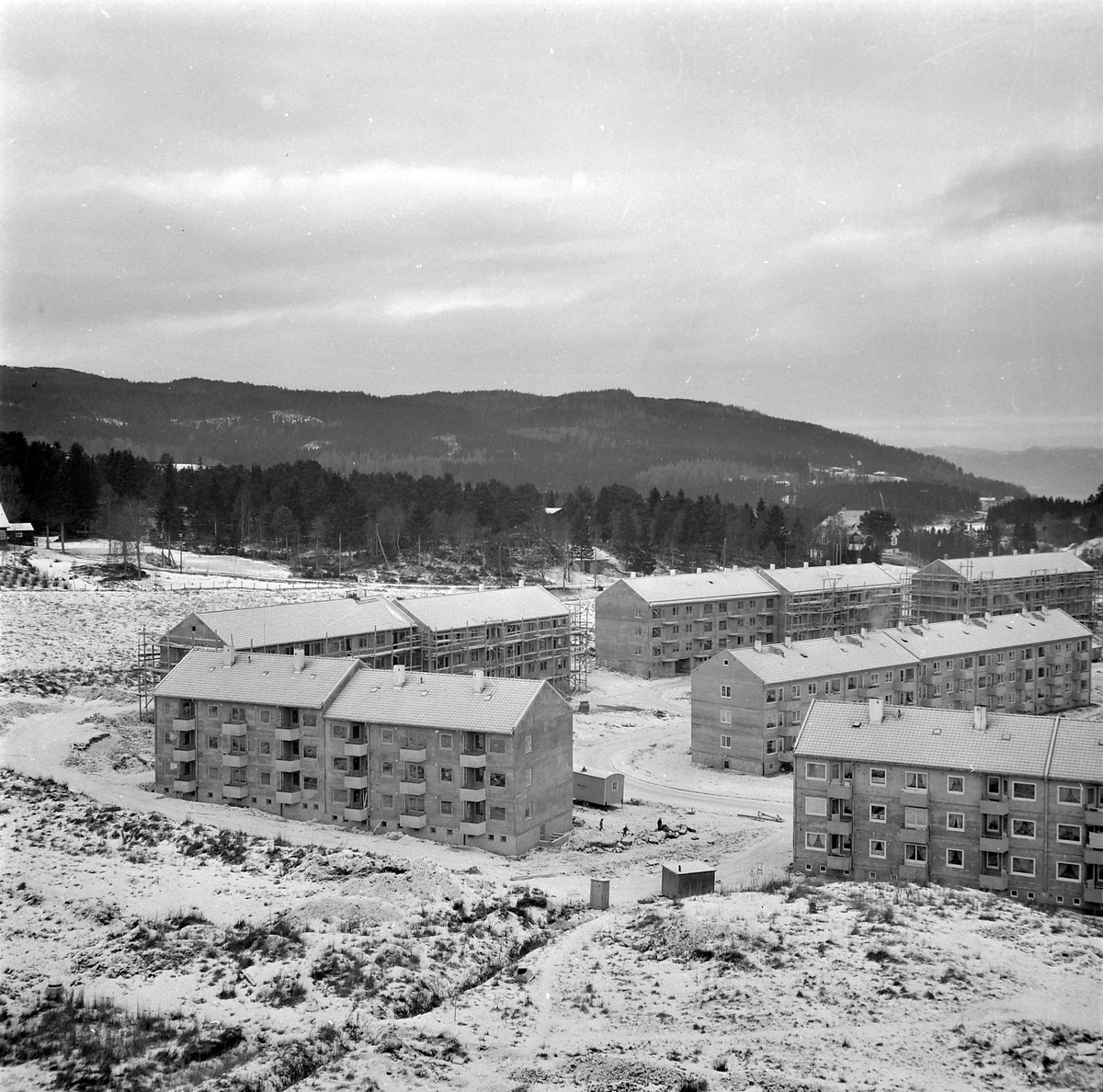 Blokkbebyggelse på Nyborg med Sverresborg Trøndelag Folkemuseum og Wullumsgården i bakgrunnen