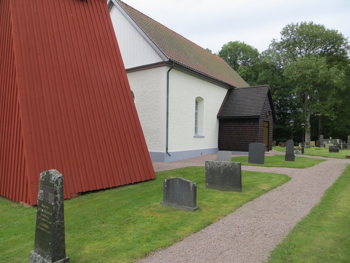 Exteriör, Torskinge kyrka och klockstapel, i Torskinge socken, Värnamo kommun.