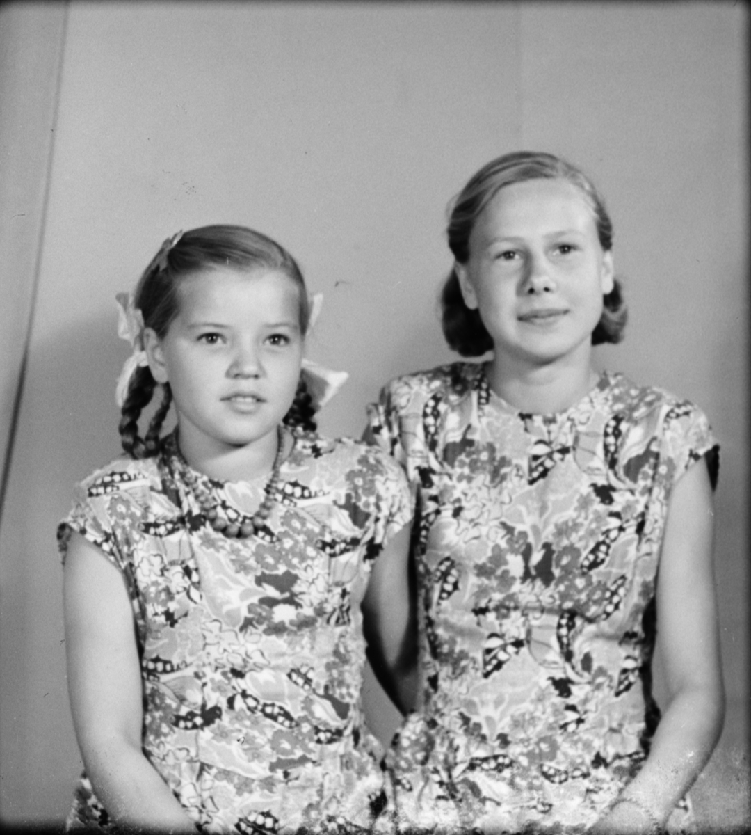 Systrarna Jansson från Marma, Alunda socken, Uppland 1948