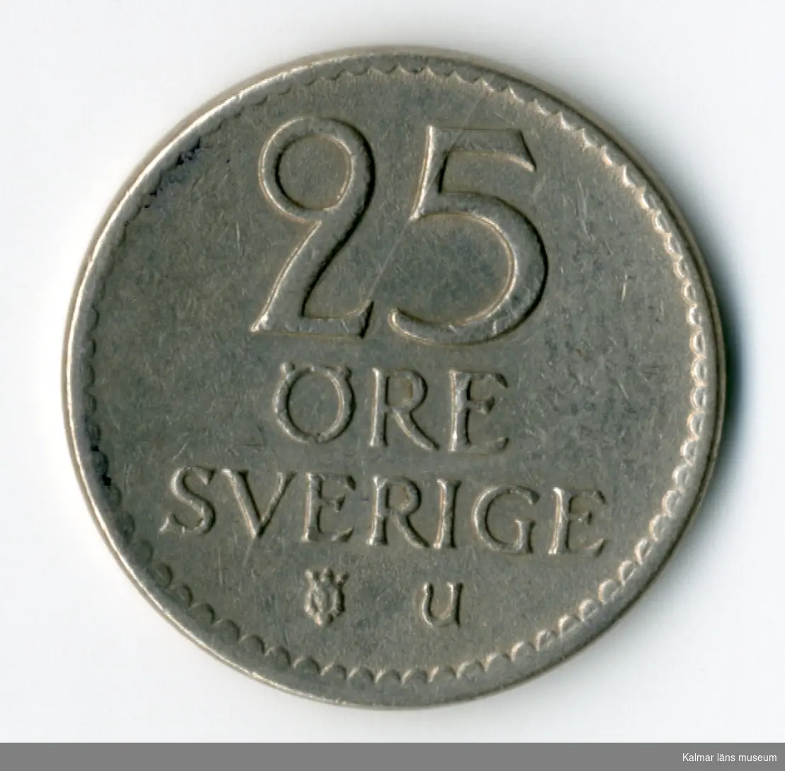 KLM 46167:68 Mynt, av metall, 25 öre. Utgiven 1963. Under Gustaf VI Adolfs tid.