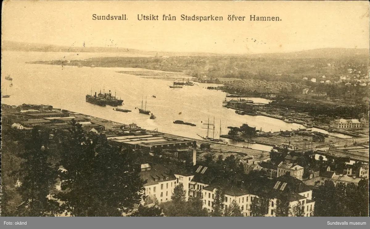 Vykort över hamnen och hamnplanen i Sundsvall.