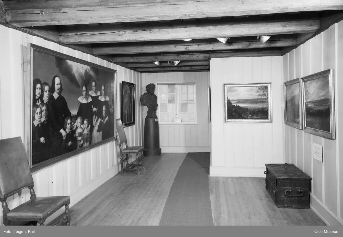 Frogner hovegård, Oslo Bymuseum, interiør, Christian IV-rommet, utstilling, malerier, portrettbyste, kiste, stoler