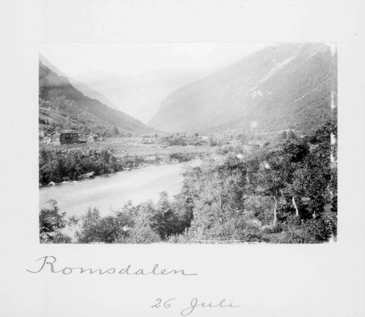 Repro: Rauma elv og Romsdalen fra Fossberget mot Hersel