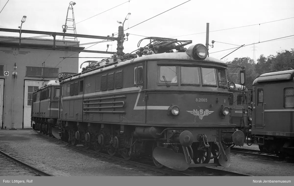 Elektriske Lokomotiver El 8 2065 Ved Lokomotivstallen Ved Krossen Ved 