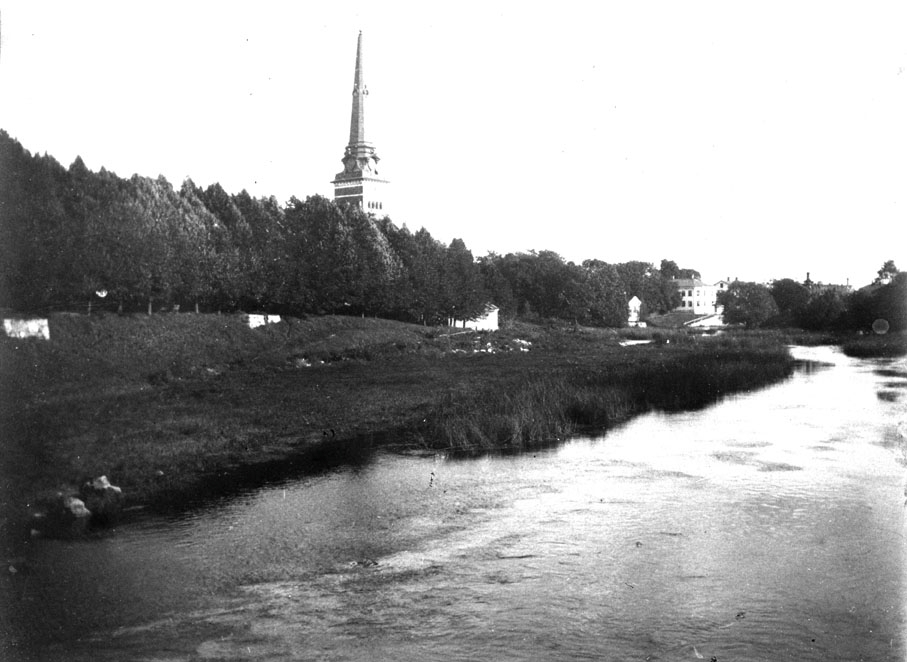 Svartån i Västerås, med Domkyrkan i bakgrunden.
