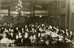 Ungdomslaget har juletrefest i Malmklang, ca 1938.