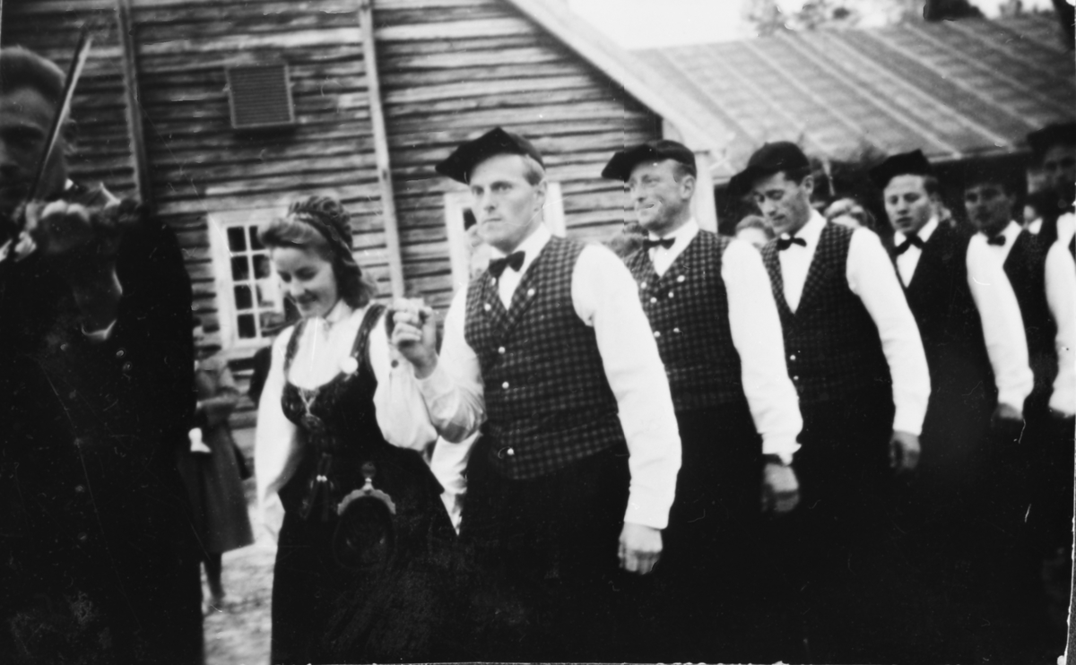 Stevne Noregs Ungdomslag på Tynset 1957 - Vingelen leikarring