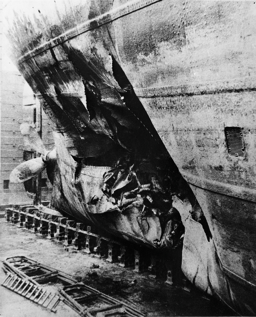 Motivet viser detalj av skorget til MT SPINANGER (bygget i 1927) mens skipet lå i tørrdok i Glasgow. Skipet ble torpedert 15. januar 1945 av tysk U1172 og truffet i maskinrommet.